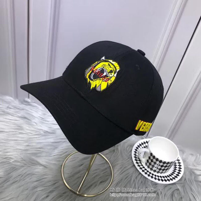 範思哲Versace 官網同步款 最新代購鴨舌帽 LLWJ8057